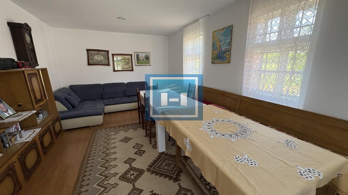 Na prodaju seosko domaćinstvo – dve renovirane kuće na placu od 169.83 ari 33