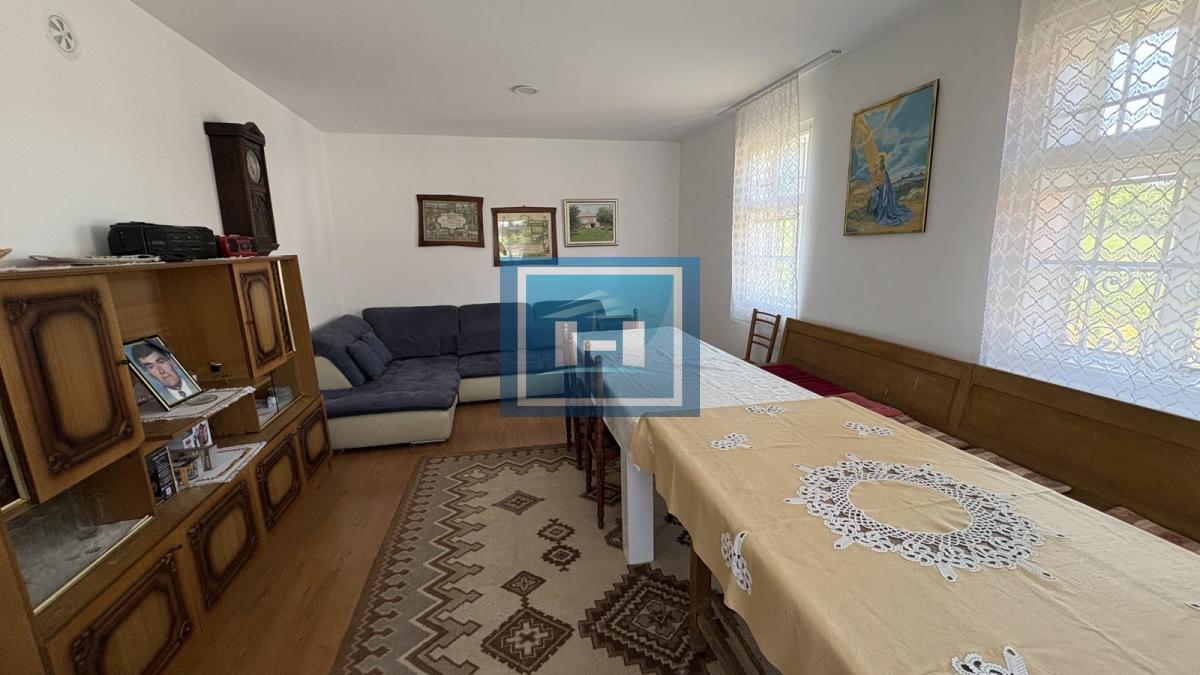 Na prodaju seosko domaćinstvo – dve renovirane kuće na placu od 169.83 ari 34
