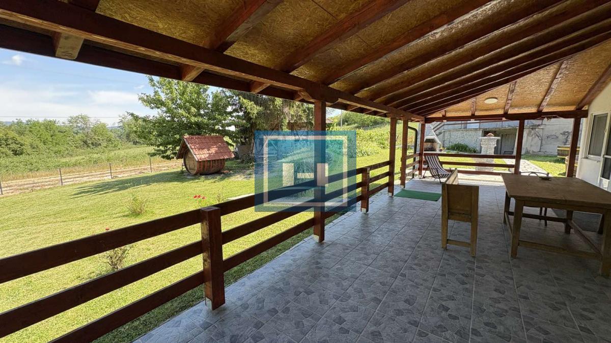 Na prodaju seosko domaćinstvo – dve renovirane kuće na placu od 169.83 ari 12