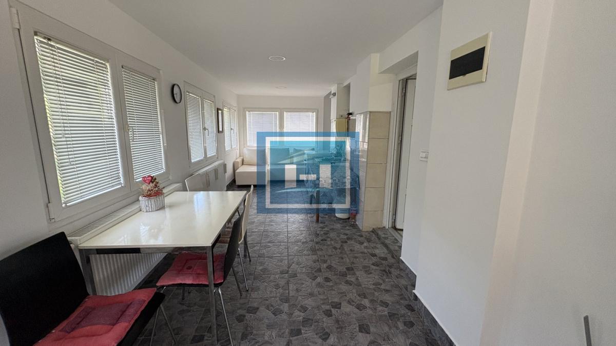 Na prodaju seosko domaćinstvo – dve renovirane kuće na placu od 169.83 ari 13