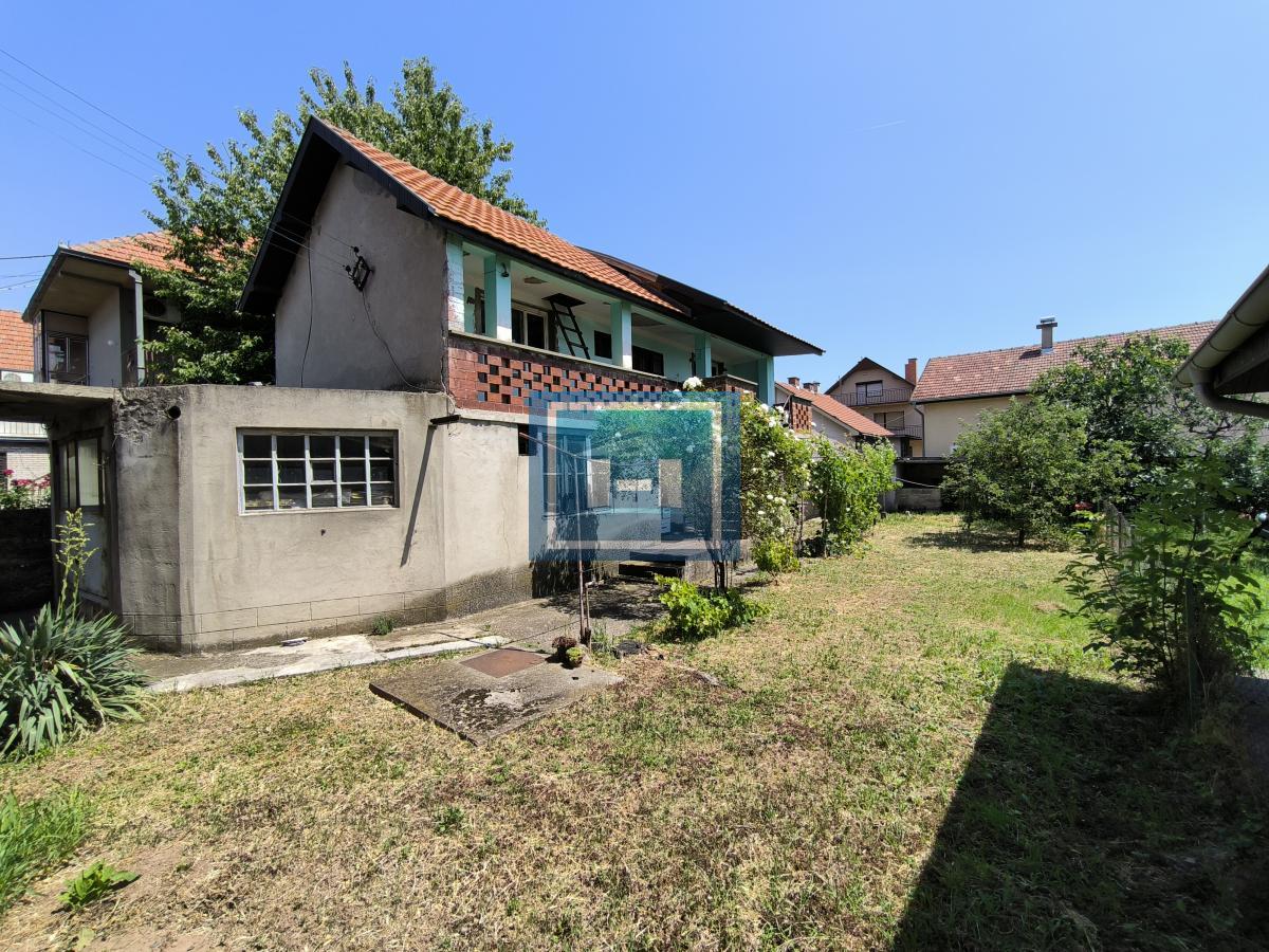 Prava prilika – kuća sa dva sprata, garažom i velikom parcelom – useljiva odmah! 10
