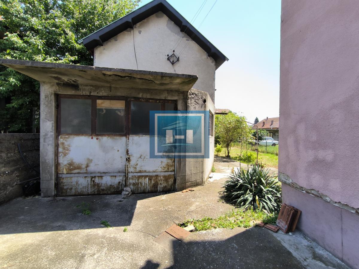 Prava prilika – kuća sa dva sprata, garažom i velikom parcelom – useljiva odmah! 9