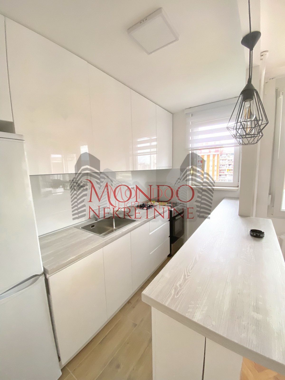 Renoviran dvosoban stan na Vizantijskom Bulevaru 4