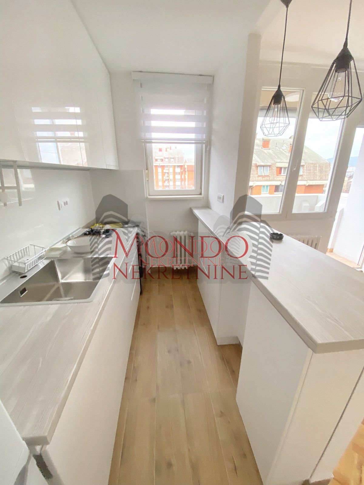 Renoviran dvosoban stan na Vizantijskom Bulevaru 5