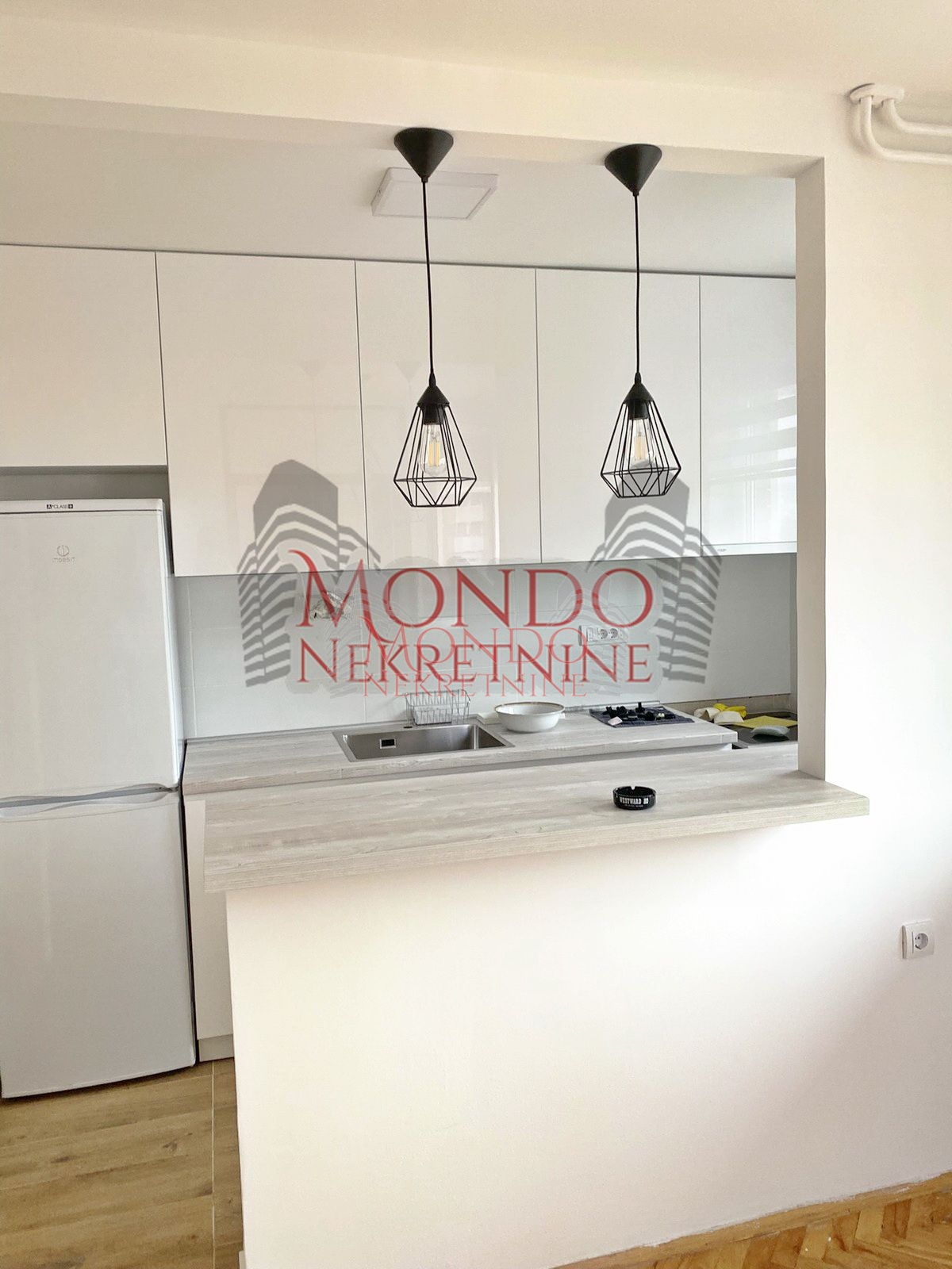 Renoviran dvosoban stan na Vizantijskom Bulevaru 3