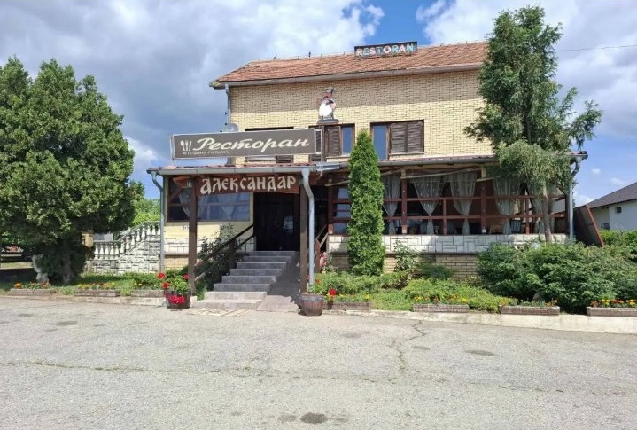 Kuca sa restoranom u Irigu 1