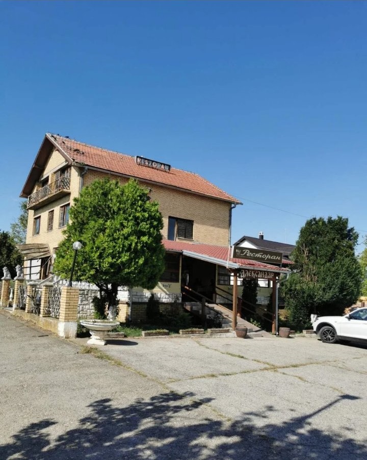 Kuca sa restoranom u Irigu 5