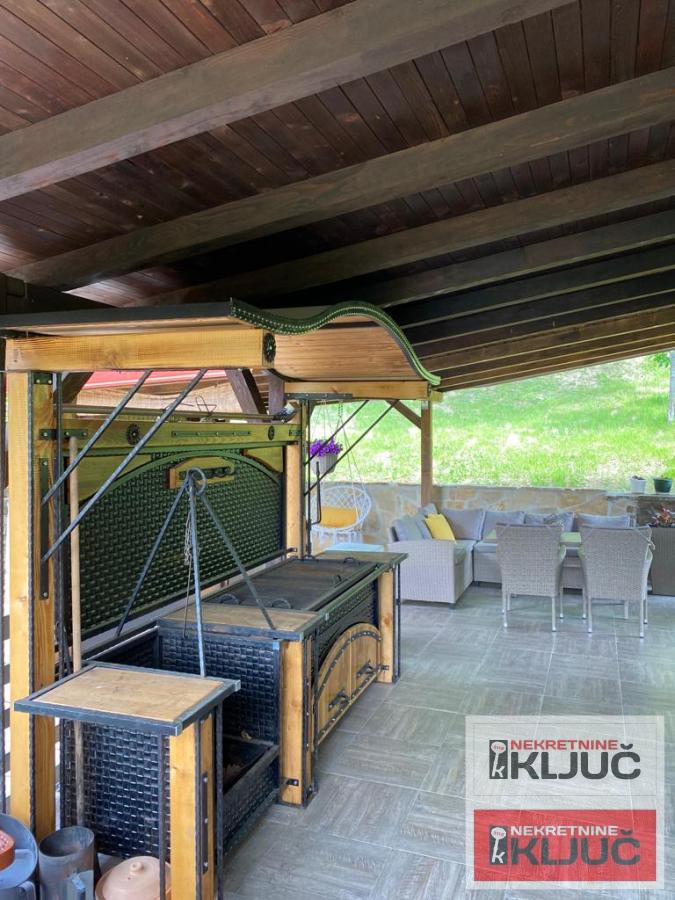 RAKOVAC, Kuća 154 m2 na placu  od 16 ari 35