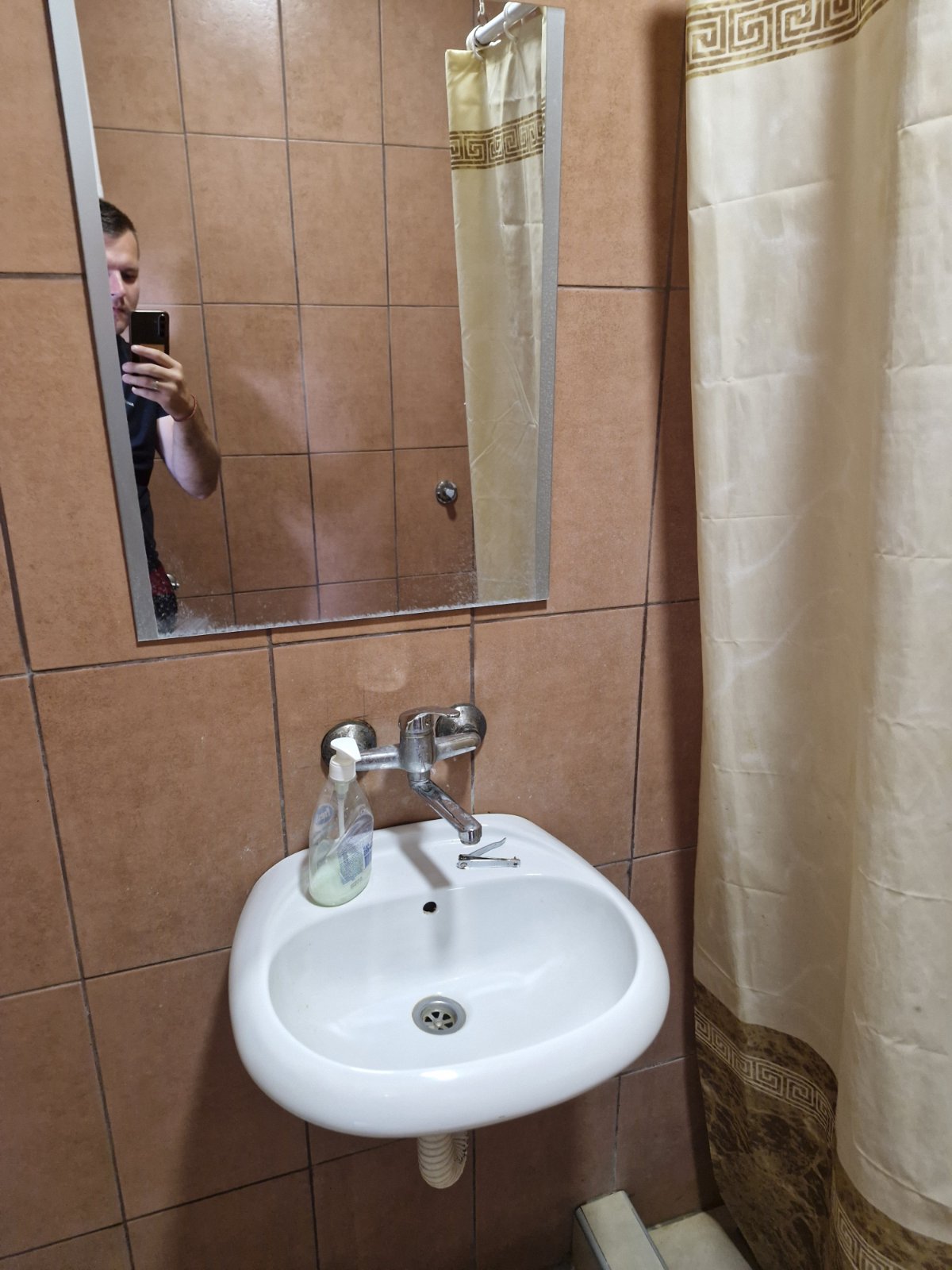 Izdajem smestaj za radnike u Dobanovcima 4