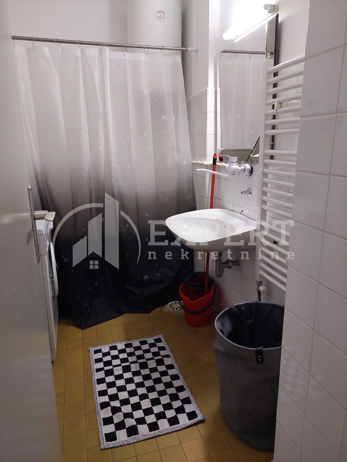 Trosoban stan, 80 m2, Centar, Prvomajska ID: i-014202 9