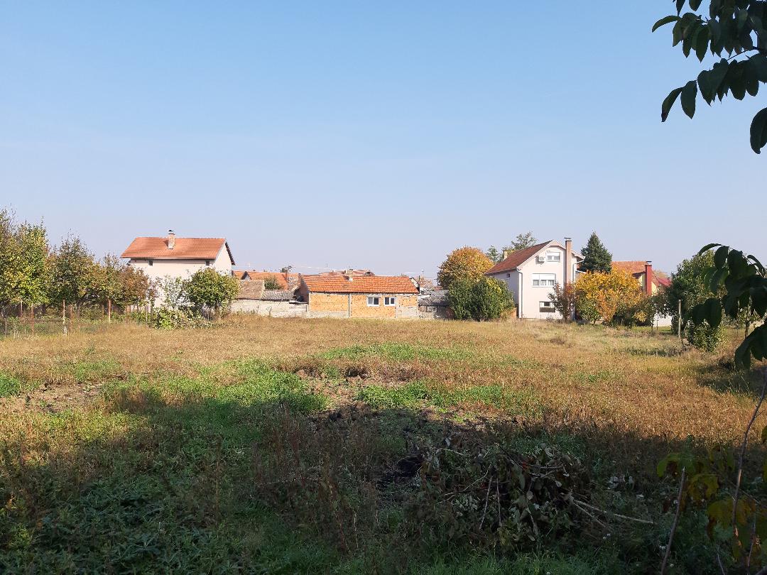 Veliki plac i kuća 5