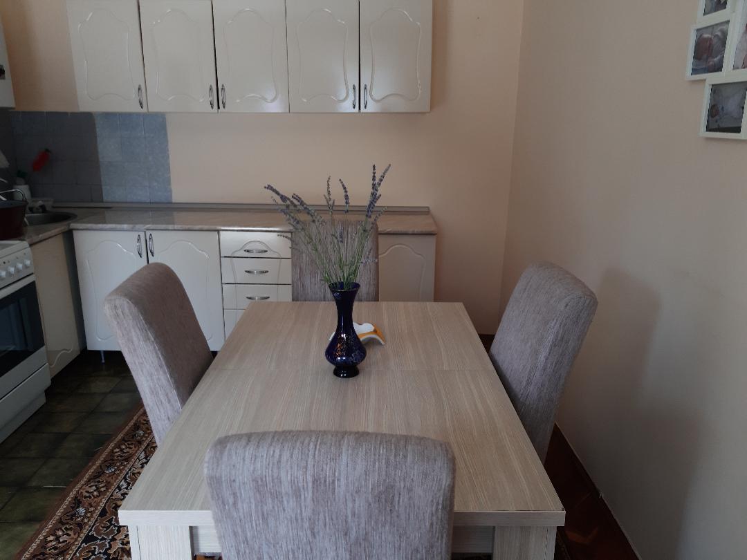 Veliki plac i kuća 2