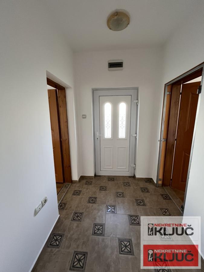 TELEP IZDAJE SE KUĆA ZA POSLOVNE DELATNOSTI 9