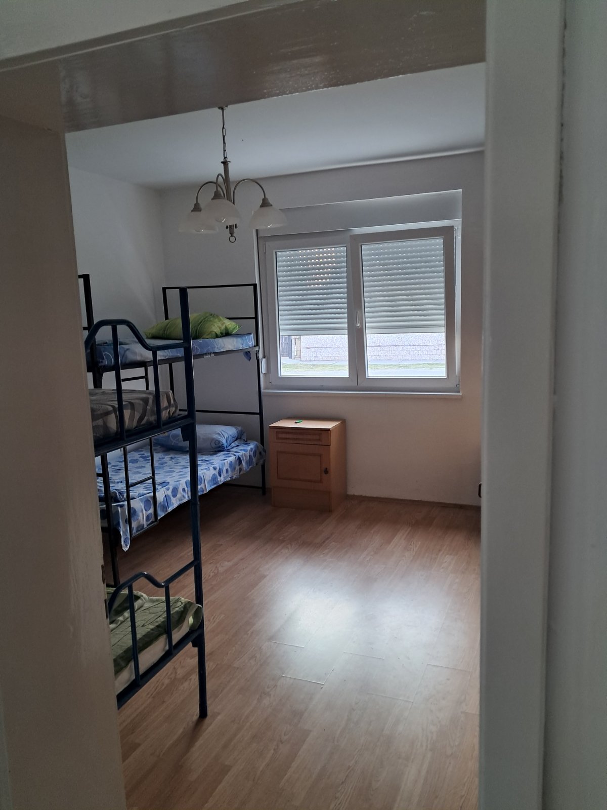 Izdajem smestaj za radnike u Dobanovcima 3