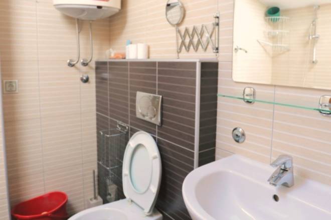 Renoviran 3 0 stan  dve etaže  Lomina ulica  138m2 5