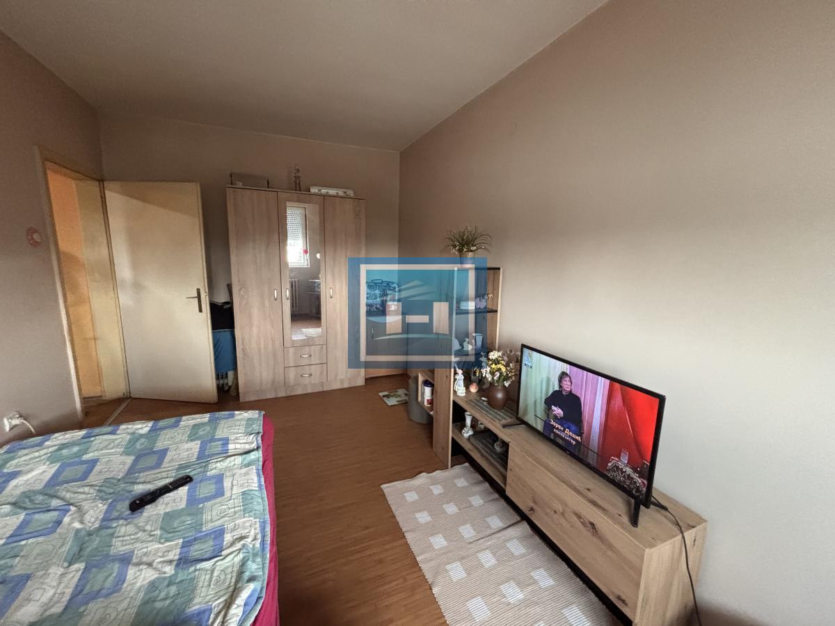 Na prodaju – Kompaktan stan sa velikom krovnom terasom i prelepim pogledom! 2