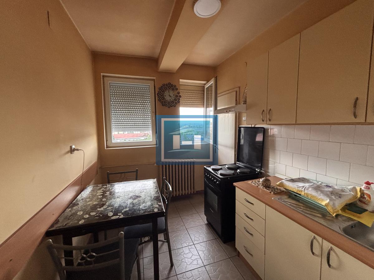 Na prodaju – Kompaktan stan sa velikom krovnom terasom i prelepim pogledom! 5