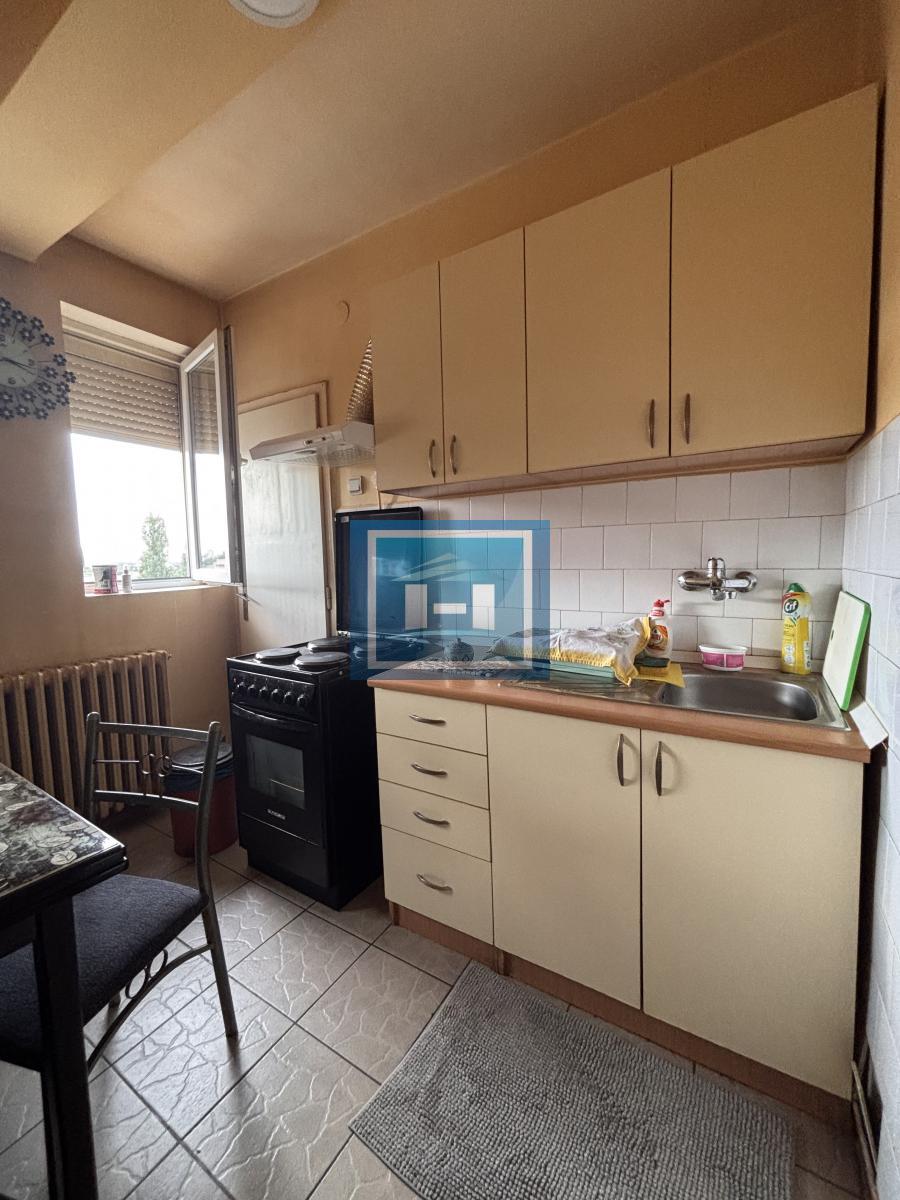 Na prodaju – Kompaktan stan sa velikom krovnom terasom i prelepim pogledom! 6