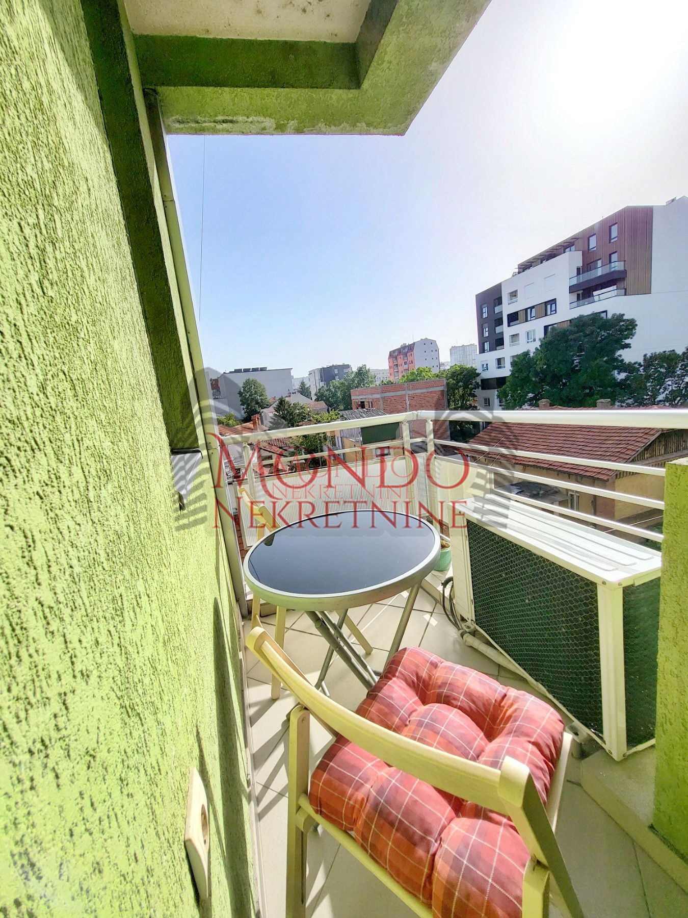 Jednoiposoban stan kod Filozofskog fakulteta 18