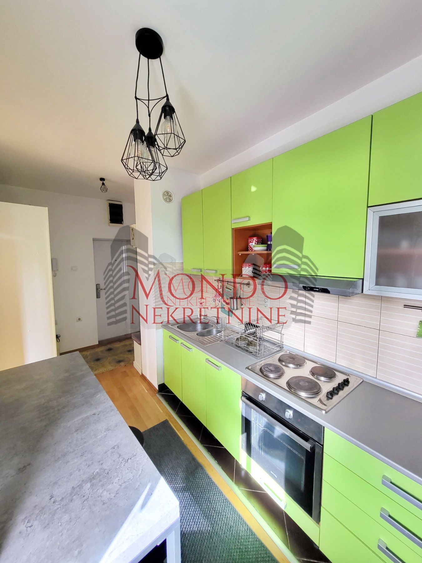 Jednoiposoban stan kod Filozofskog fakulteta 5