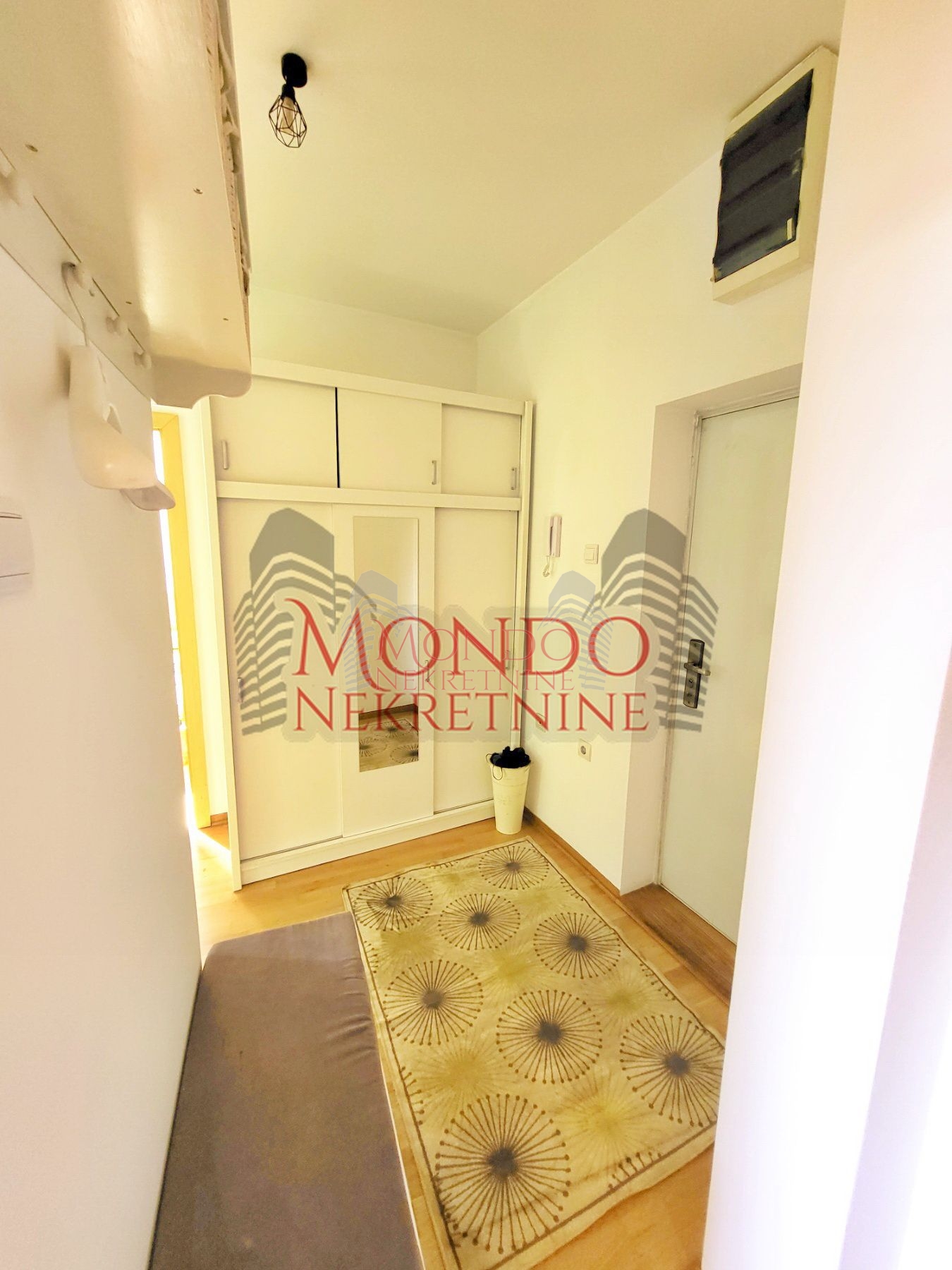 Jednoiposoban stan kod Filozofskog fakulteta 14