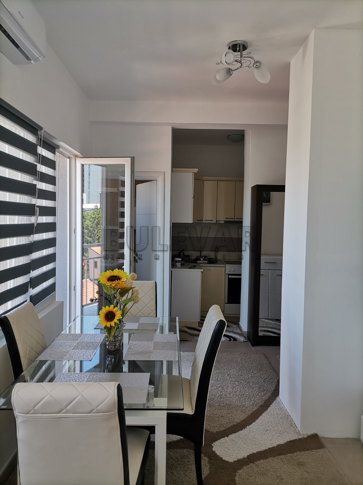 Jednosoban stan, 28 m2, Centar, Sinđelićev trg ID: i-06335 5