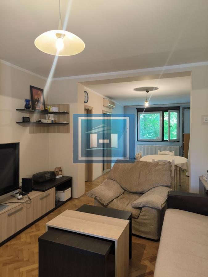 TOP PONUDA U ĆUPRIJI-TROSOBAN STAN U VISOKOM PRIZEMLJU! 2