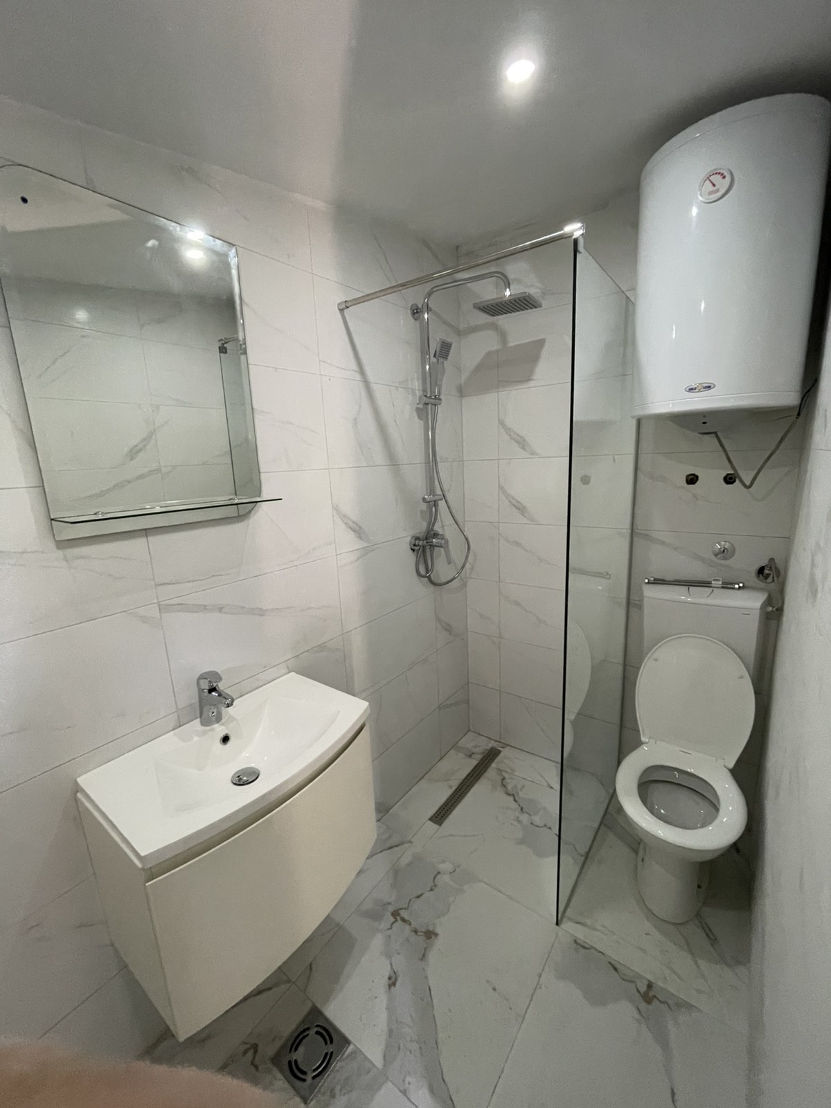 Izdajem dvosoban stan na Tosinom Bunaru 5