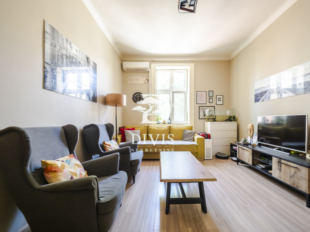 Renoviran 3 0 stan  Borislava Pekića  Vračar  61m2 1