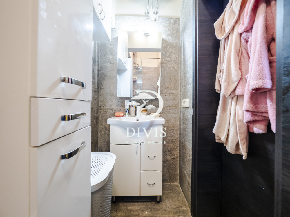 Renoviran 3 0 stan  Borislava Pekića  Vračar  61m2 4