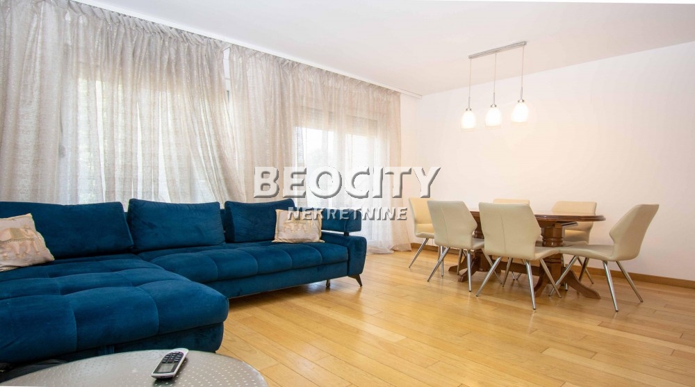 Trosoban stan, 70 m2, Centar, Šumadijska ID: 119605 1