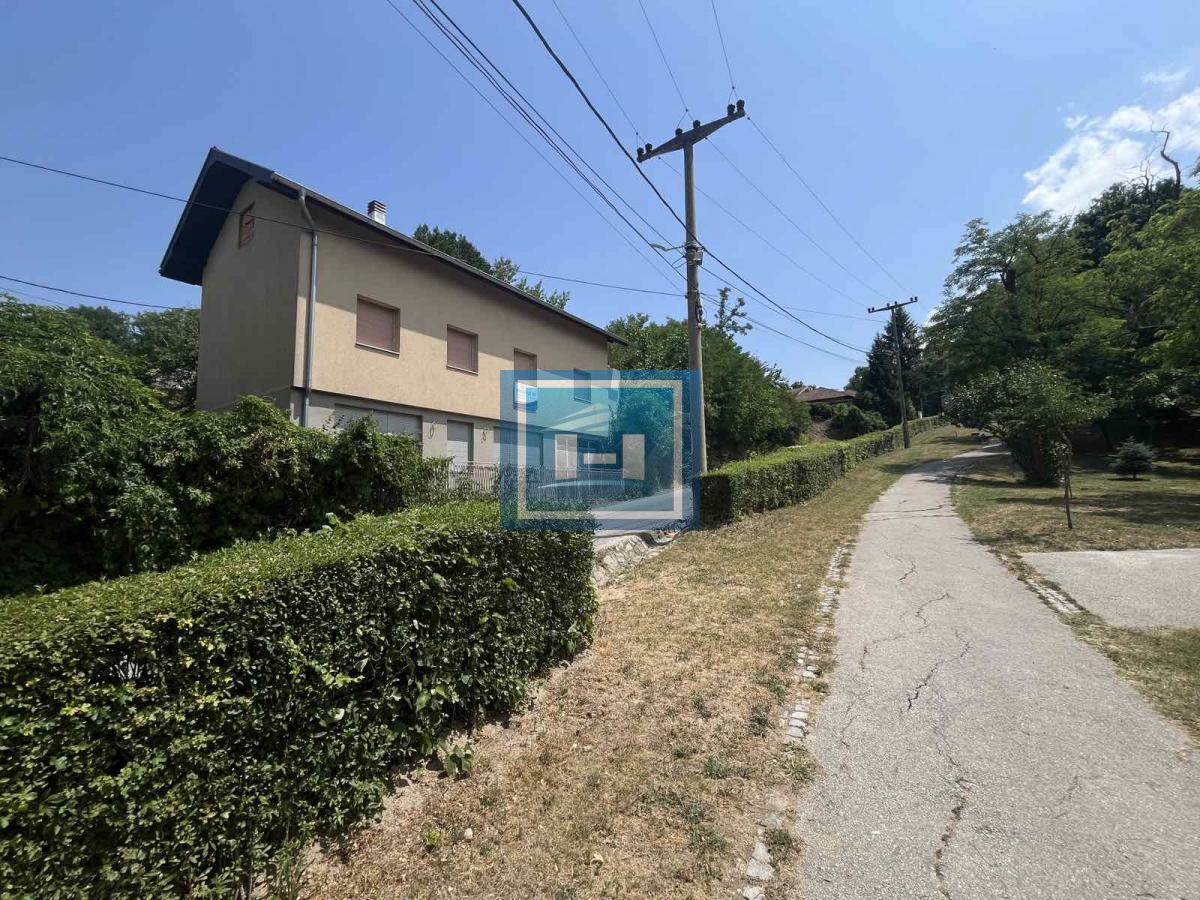 Kuća na 20a placa  odmah pored izletišta Potok 2