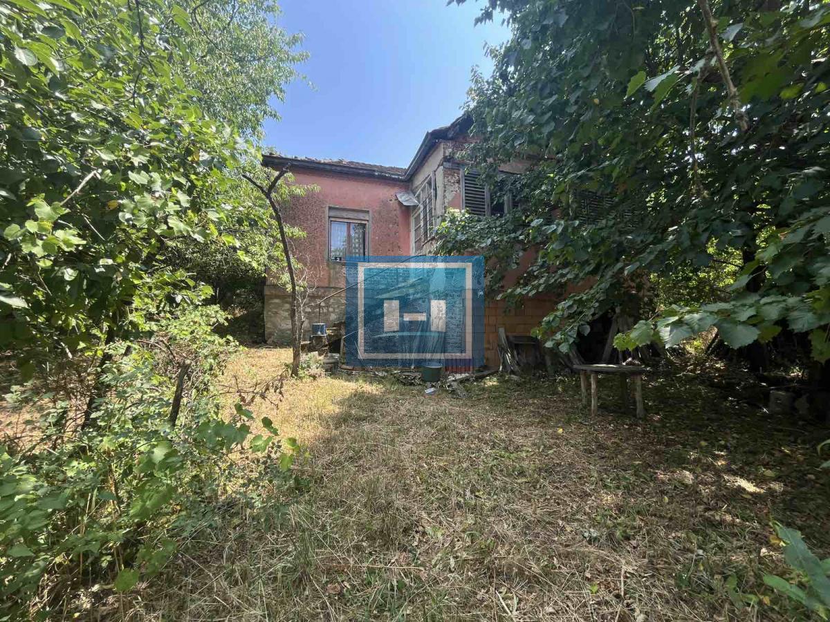 Kuća na 20a placa  odmah pored izletišta Potok 5