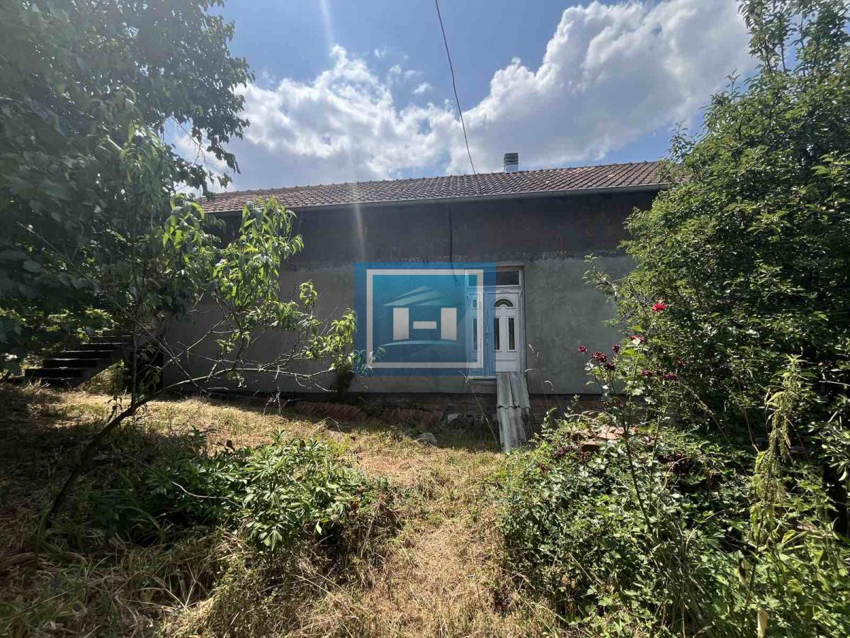 Kuća na 20a placa  odmah pored izletišta Potok 6