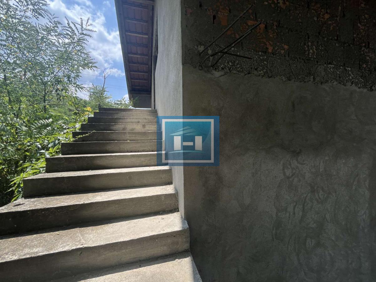 Kuća na 20a placa  odmah pored izletišta Potok 7