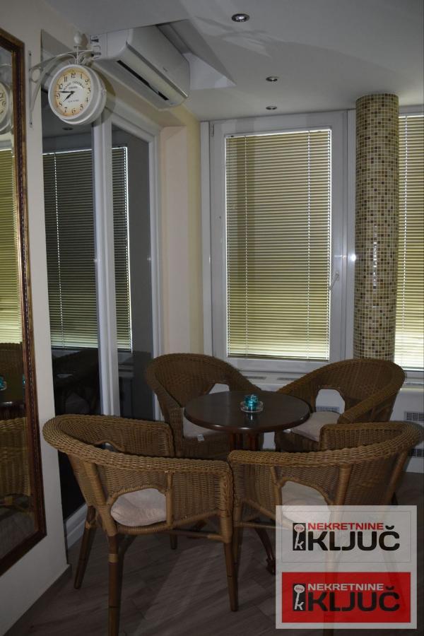 PETROVARADIN IZDAJE SE KUĆA ZA POSLOVNO-STAMBENE DELATNOSTI SA 2 PARKING MESTA 18