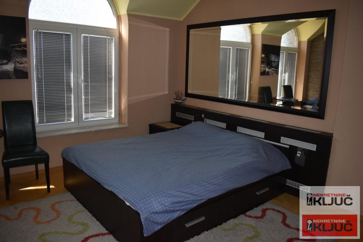 PETROVARADIN IZDAJE SE KUĆA ZA POSLOVNO-STAMBENE DELATNOSTI SA 2 PARKING MESTA 20