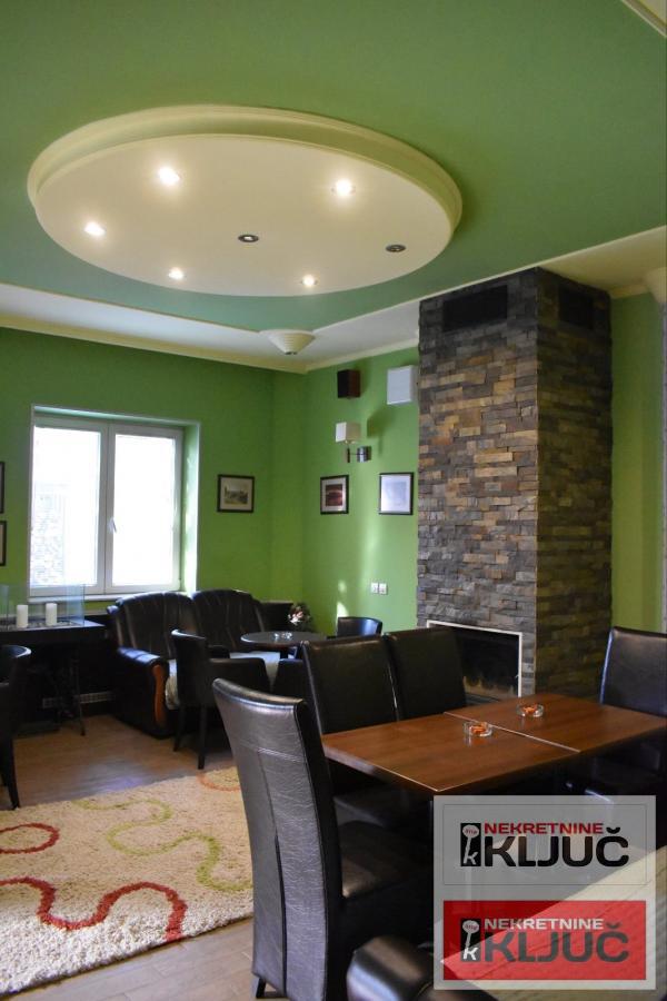 PETROVARADIN IZDAJE SE KUĆA ZA POSLOVNO-STAMBENE DELATNOSTI SA 2 PARKING MESTA 23