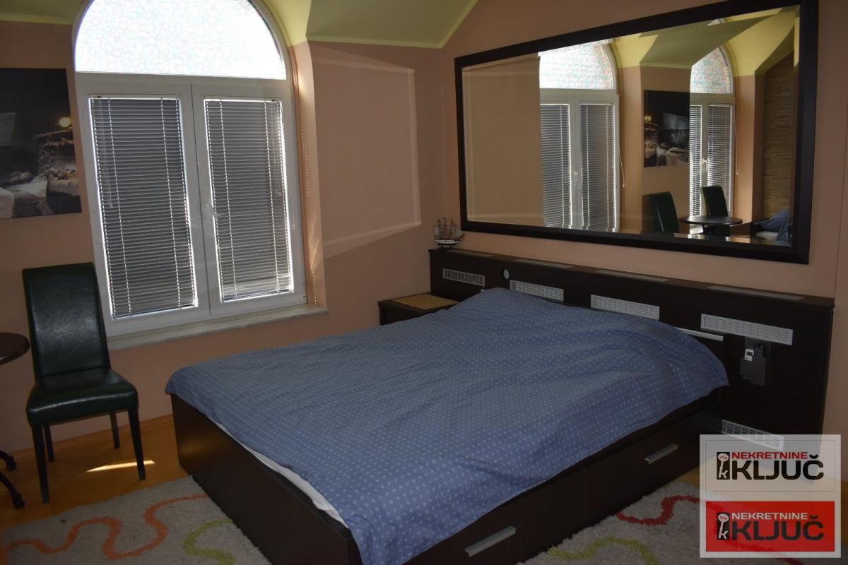 PETROVARADIN IZDAJE SE KUĆA ZA POSLOVNO-STAMBENE DELATNOSTI SA 2 PARKING MESTA 11