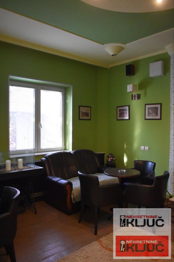 PETROVARADIN IZDAJE SE KUĆA ZA POSLOVNO-STAMBENE DELATNOSTI SA 2 PARKING MESTA 8