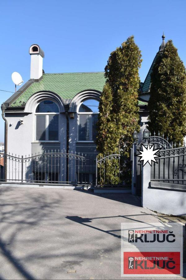 PETROVARADIN IZDAJE SE KUĆA ZA POSLOVNO-STAMBENE DELATNOSTI SA 2 PARKING MESTA 1