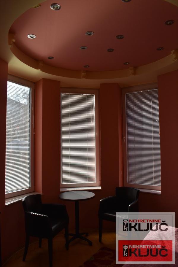 PETROVARADIN IZDAJE SE KUĆA ZA POSLOVNO-STAMBENE DELATNOSTI SA 2 PARKING MESTA 3