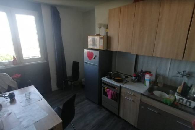 Prodajemo 2 0 stan sa pogledom na Dunav  Karaburma 2