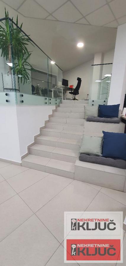 TELEP IZDAJE SE OPREMLJEN VIŠENAMENSKI POSLOVNI PROSTOR 12