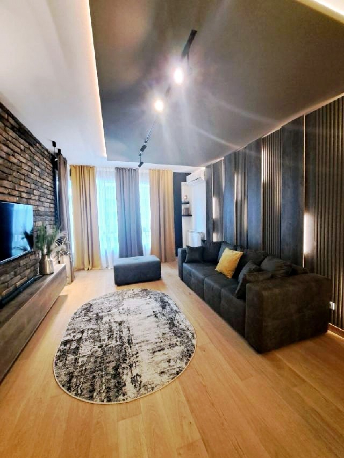 Izdavanje Zepterra Dvosoban lux stan  novogradnja  garaza 7