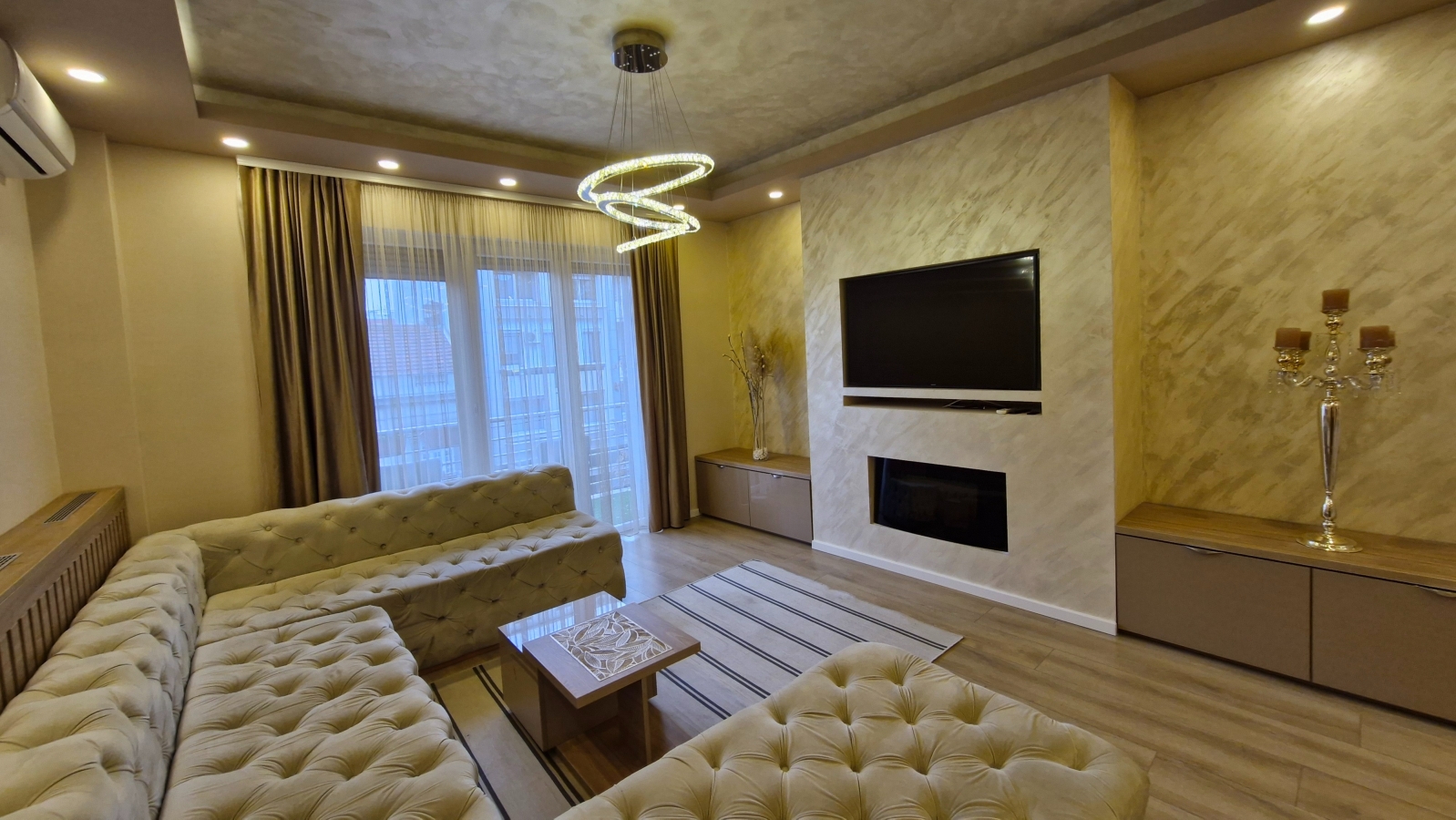 Izdavanje Lux stan  parking  cena sa troškovima 2