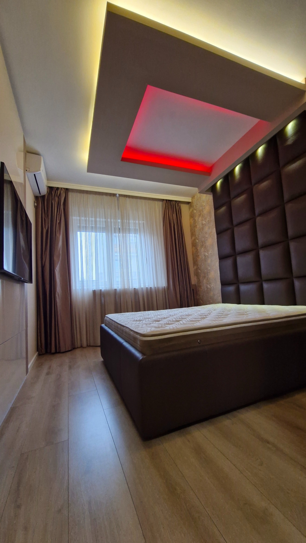 Izdavanje Lux stan  parking  cena sa troškovima 3