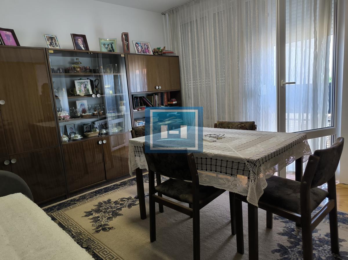 Retka prilika u srcu Ćuprije – stan u glavnoj ulici sa garažom i podrumom! 2