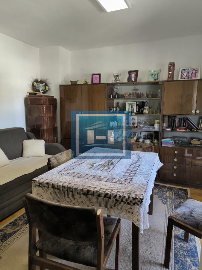 Retka prilika u srcu Ćuprije – stan u glavnoj ulici sa garažom i podrumom! 4