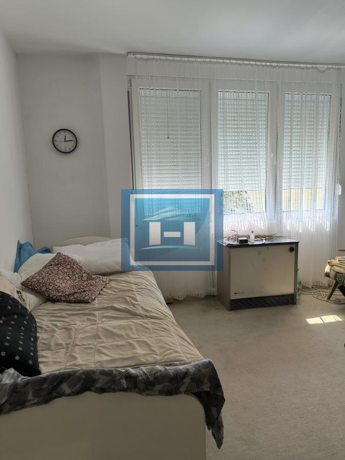 Retka prilika u srcu Ćuprije – stan u glavnoj ulici sa garažom i podrumom! 9